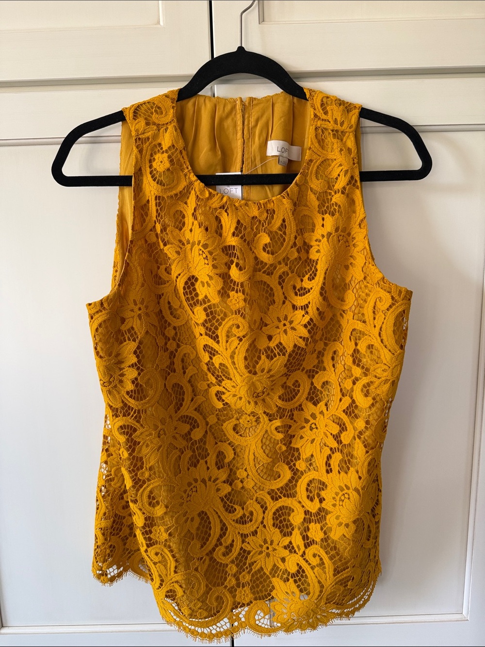 LOFT gold Lace Sleeveless Shell Top. Size Medium